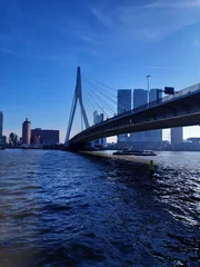 Papier Peint photo autocollant Pont Érasme panorama bleu du pont Erasmus de Rotterdam sur la rivière