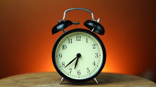 Alarm Clock Time lapse 7 am wake up call school / office time