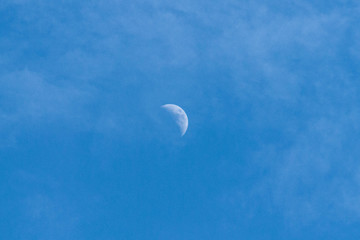 luna cuarto menguante en el dia