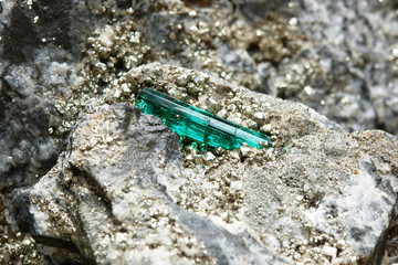 emerald crystals natural gemstone for jewelry , stone gem high quality rough and raw