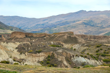 Fototapeta premium Hills Shaped by Water Hoses from Gold Mining in the Kawarau Gorge Area, near Queenstown, New Zealand