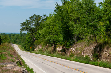 Fototapeta na wymiar Niagara Escarpment along Highway W, Ledgeview, WI.