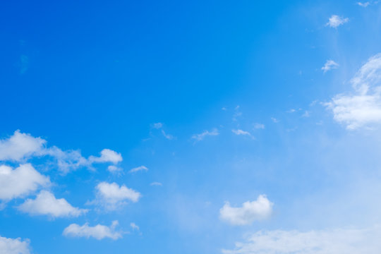 【写真素材】 青空　空　雲　春の空　背景　背景素材　3月　コピースペース　