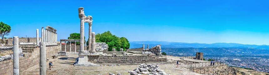 Fototapeta na wymiar Agora in the Pergamon Ancient City, Turkey