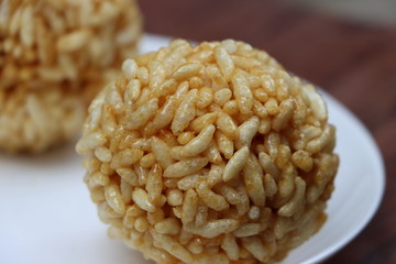 Indian Traditional Puffed Rice Balls is a sweet made using puffed rice mixed with jaggery, Murmura Laddoo, Churmura Laddoo or Pori Urundai