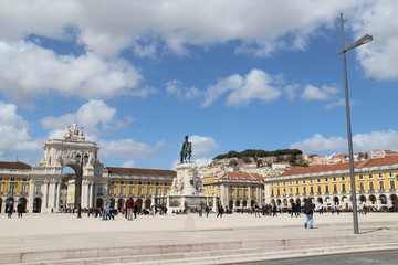 Fototapeta na wymiar Lisbonne, vue de la Place du commerce