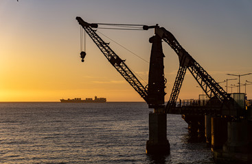 Obraz premium Vergara dock crane at Vina del Mar Chile