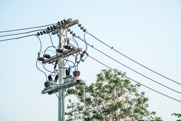 High voltage connection with cylinder fuses