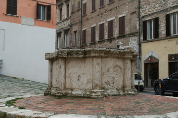 Fototapeta na wymiar Perugia, Italy : view of a water wall in town center