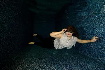 The girl in the wig, a beautiful girl in the pool underwater, business fog, classic clothes.