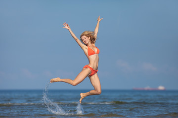 Obraz premium Beautiful girl in bikini on the beach