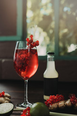 Ingwer Limonade mit Johannisbeere