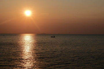 Fototapeta na wymiar The sea in the evening