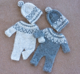 knitted newborn baby clothes