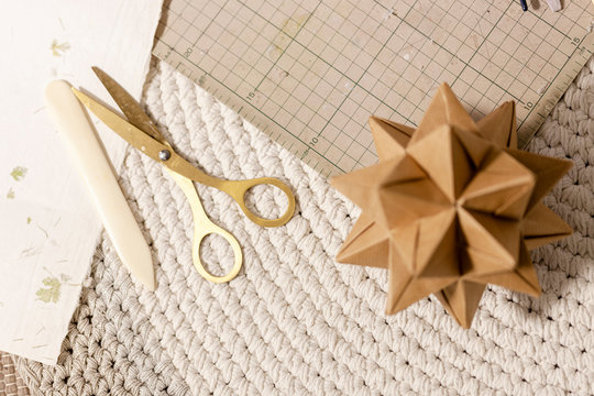 estrella de papel hecha a mano origami tijeras