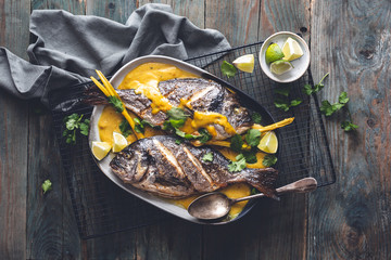 Dorade Grillée et Sauce au Curry Jaune Thaï