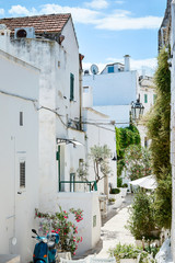 Fototapeta premium Widok ulicy Ostuni białe miasto, Brindisi, Apulia (Apulia) południowe Włochy. Europa.