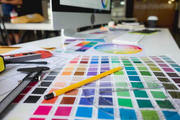 Engineers and creative artists work on table, work, consult, advise on choosing colors and materials, measuring size, choosing cool colors, soft tones, beautiful tones.