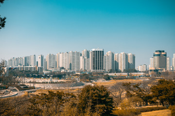 Fototapeta na wymiar view of the Seoul city from Olympic park
