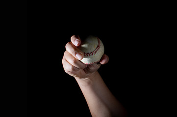 右手投げ投手の多彩な変化球の握り方