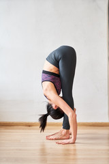 Obraz premium Slim female in sportswear doing yoga in dance studio