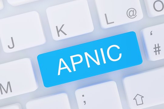 APNIC. Computer Tastatur von oben zeigt Taste mit Wort hervorgehoben. Software, Internet, Programm