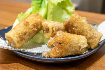 Vietnamese spring roll with lettuce in plate