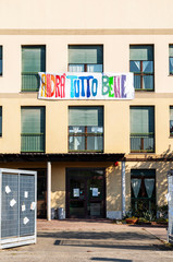 Banner ‘andrà tutto bene’, italian message of hope in coronavirus times on a facade of a house