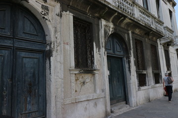 Fototapeta na wymiar old houses in venice italy