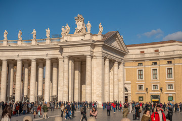 Portyk, kolumnada, rzeźby - plan Św. Piotra, Watykan - obrazy, fototapety, plakaty