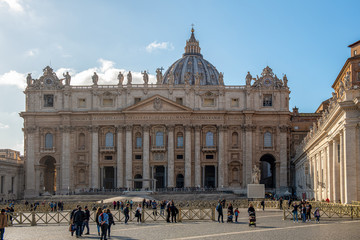 Fototapeta na wymiar Bazylika świętego Piotra, wejście główne, Watykan, Włochy