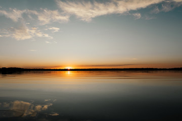 Fototapeta na wymiar Dawn on the lake