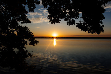 Fototapeta na wymiar Dawn on the lake