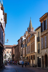 Obraz premium Clocher d'architecture romane de la basilique Saint-Sernin de Toulouse (Occitanie, France)