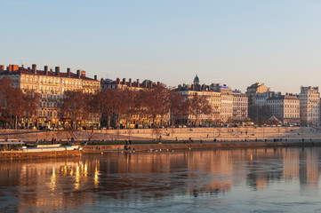 Fototapeta premium France. Lyon. Immeubles le long du Rhône et du quai Victor Augagneur.