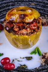 baked apple with raisins 