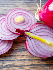More slice of red onions on cutting board