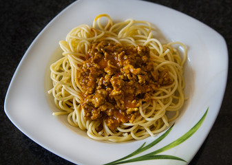 Spaghetti Bolognese, Napoli, vegan auf einem Teller 