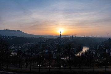 Coucher de soleil sur la vieille ville de Berne (Canton de Berne, Suisse)