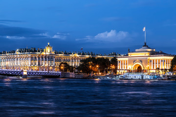 Fototapeta premium Night view of the Admiralty building, the Palace bridge and the Hermitage building. Saint Petersburg, Russia