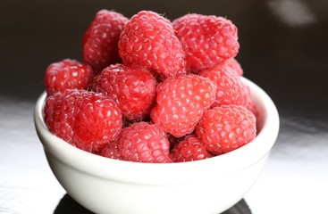 Fototapeta na wymiar Bowl of fresh ripe Raspberries (Rubus idaeus)