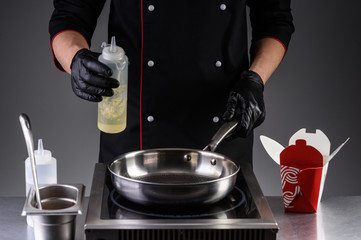 the process of cooking noodles with meat and vegetables in the restaurant kitchen4