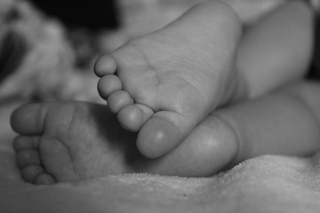 niemowlę, dziecko, stopy, bobas, noworodek, macierzyństwo