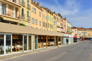 Quai Jean Jaurès à Saint-Tropez (83990), département du Var en région Provence-Alpes-Côte d'Azur, France