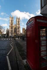 Obraz na płótnie Canvas red telephone box in london