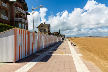 Obraz premium Empty beach booths on the beach in France