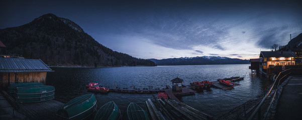 Panorama Walchensee Alpen Blauestunde Bootshaus Berge See