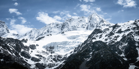 Obraz premium Snowy mountains of Aoraki / Mount Cook National Park in New Zealand