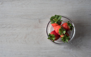 fresas fruta frutería mercado vegano