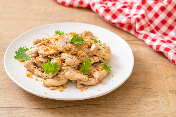 stir-fried chicken with garlic